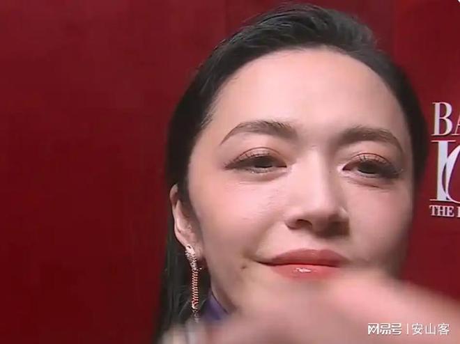 签吓坏杨幂不敢露脸只有赵今麦扛住了！九游会j9入口登录新版芭莎之夜被镜头(图9)